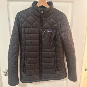 I am selling a Women’s Patagonia Puffer